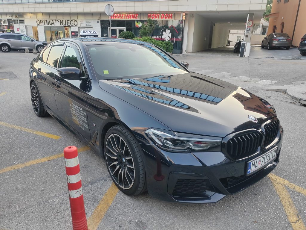 Taxi transfer Živogošće to Split Airport